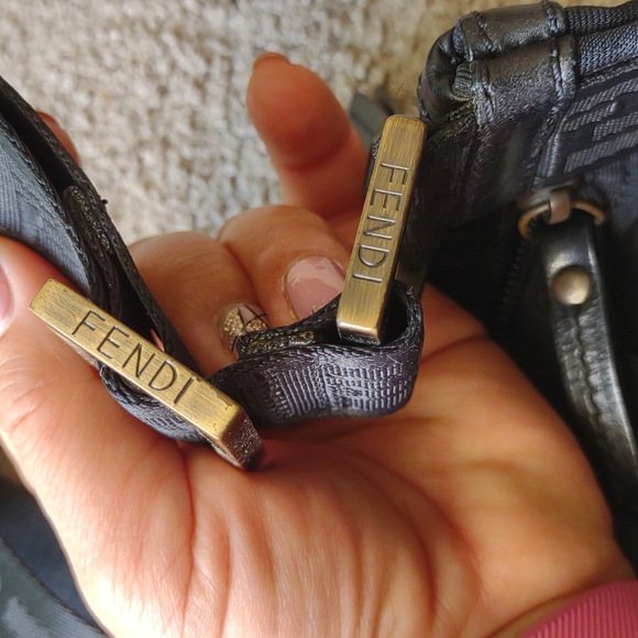 Vintage Unisex Authentic Fendi Shoulder or Crossbody bag - Picture 6 of 10